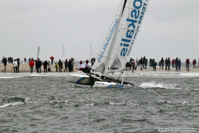 Larsen-Frank in the lead at the lighthouse - Zwitserleven Round Texel Race 2011 © Thom Touw http://www.thomtouw.com